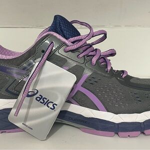 ASIC walking/running shoeshoes. New!
